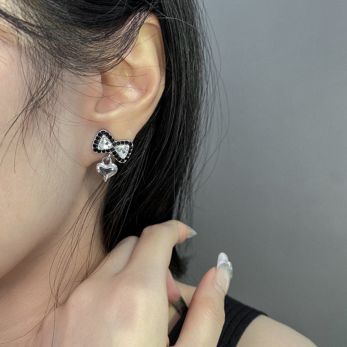 Pendientes de diamantes de imitación con lazo y colgante de corazón 