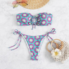 Traje de baño bikini de tubo con relleno y lazo en contraste con estampado floral y aros en O 