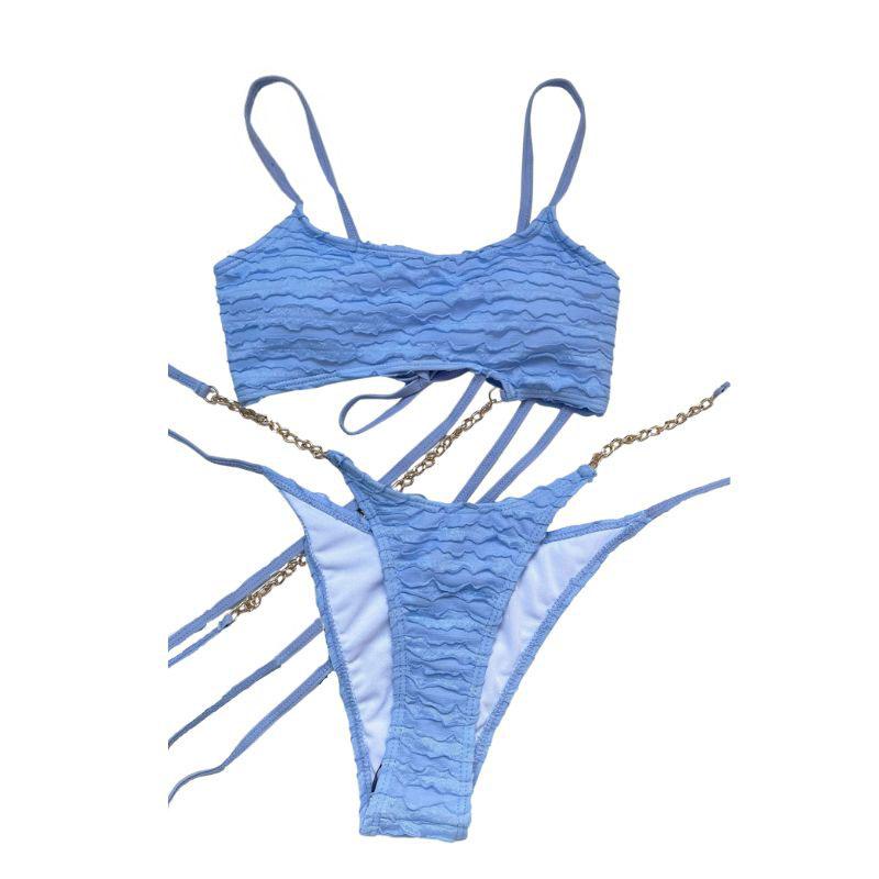 Rückenfreier Bikini mit strukturierter Metallkette und unregelmäßiger Selbstbindung