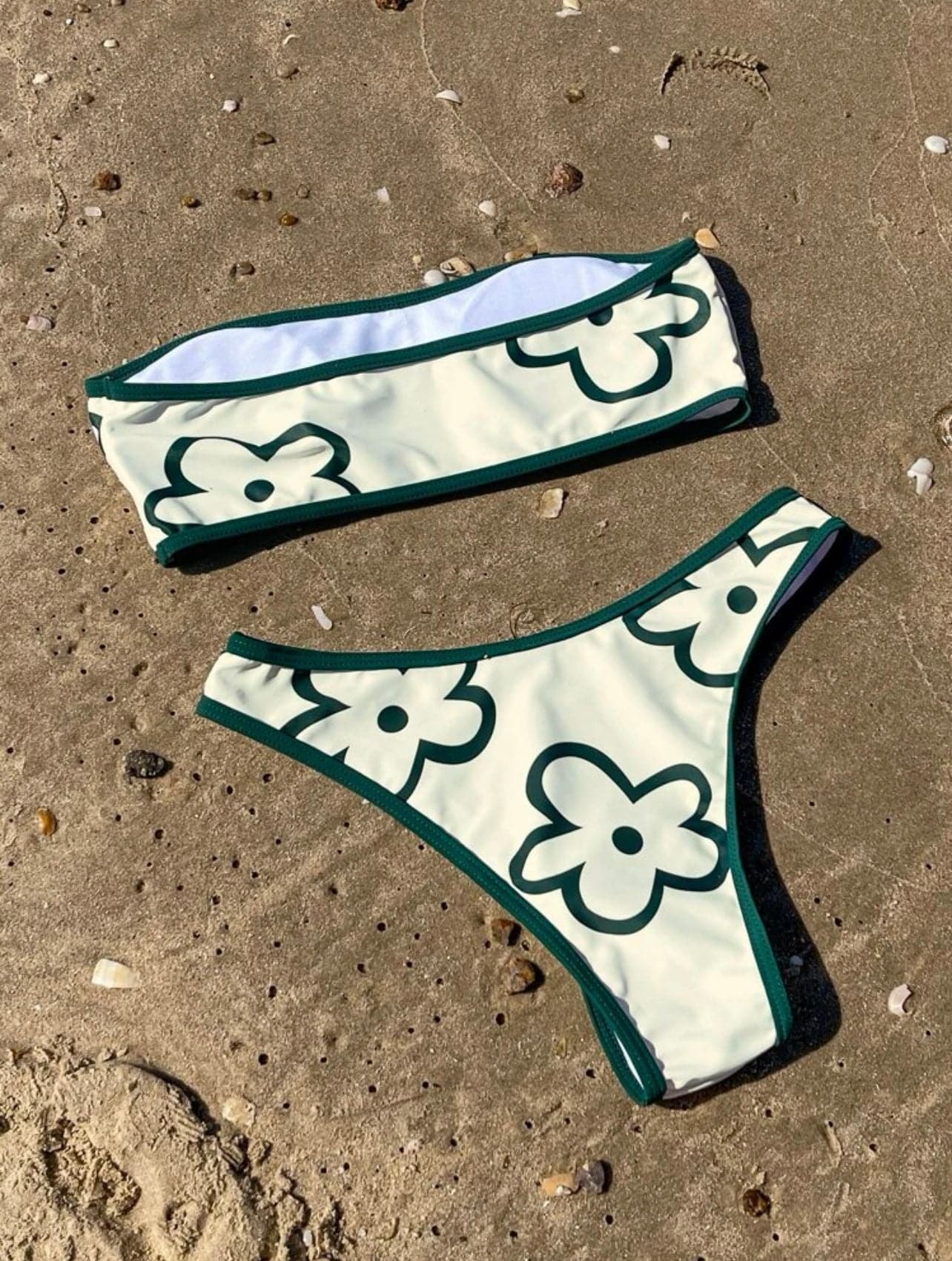 Gepolsterter Bikini mit Blumenmuster und Kontrast-Schlauch