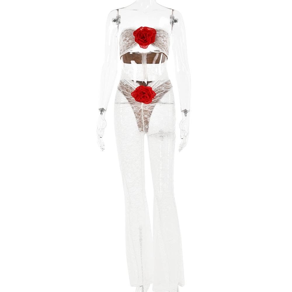 Jumpsuit mit Blumenapplikationen und kontrastierender Aussparung, gerüschter Spitze und Kontrast 