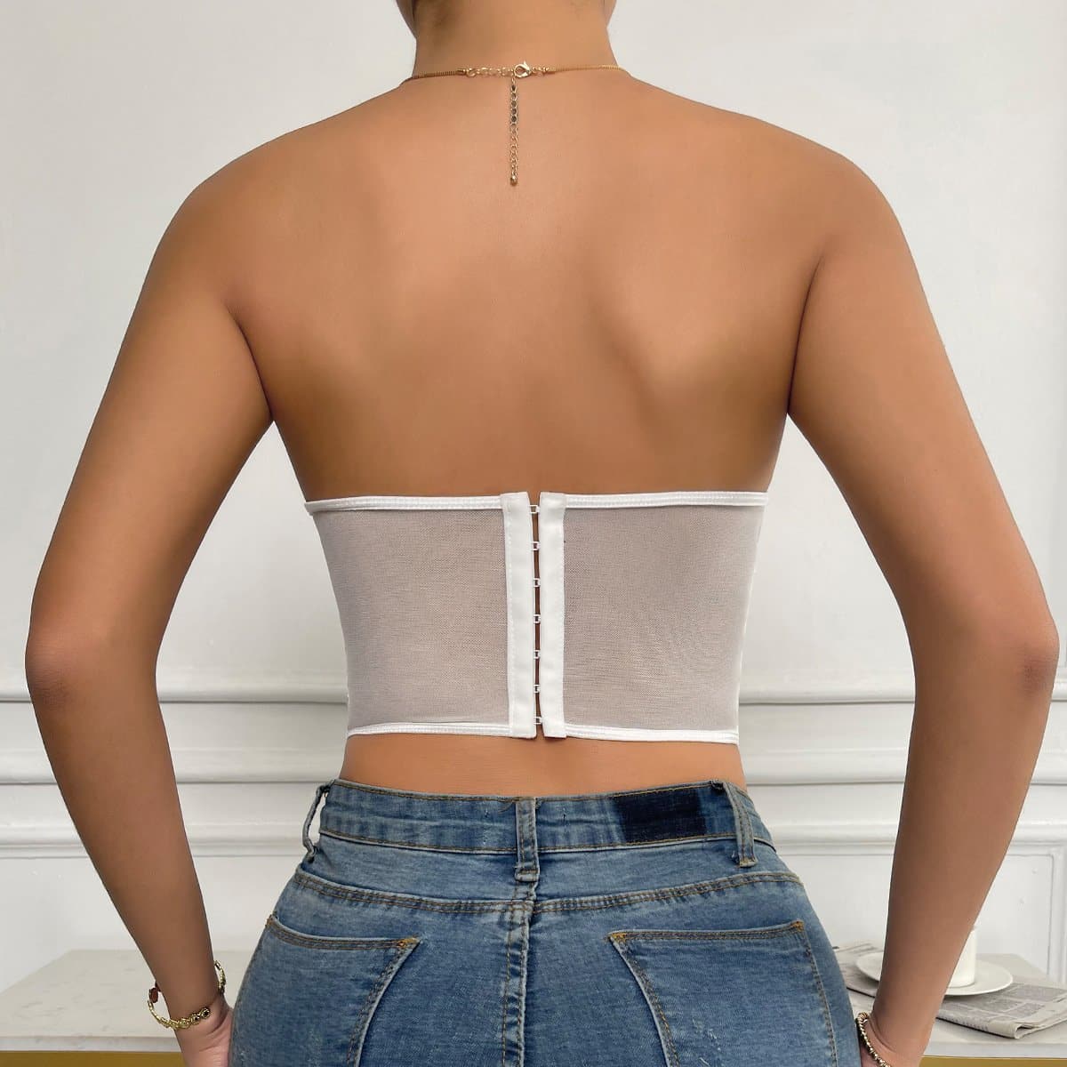 Bustier-Tube-Top aus Netzstoff mit Knöpfen in Rosa