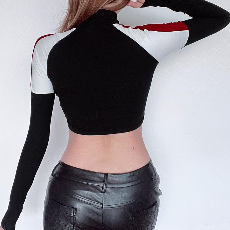 Crop-Top mit hohem Kragen und kontrastierenden Ärmeln und „MOODYGIRL“-Muster 