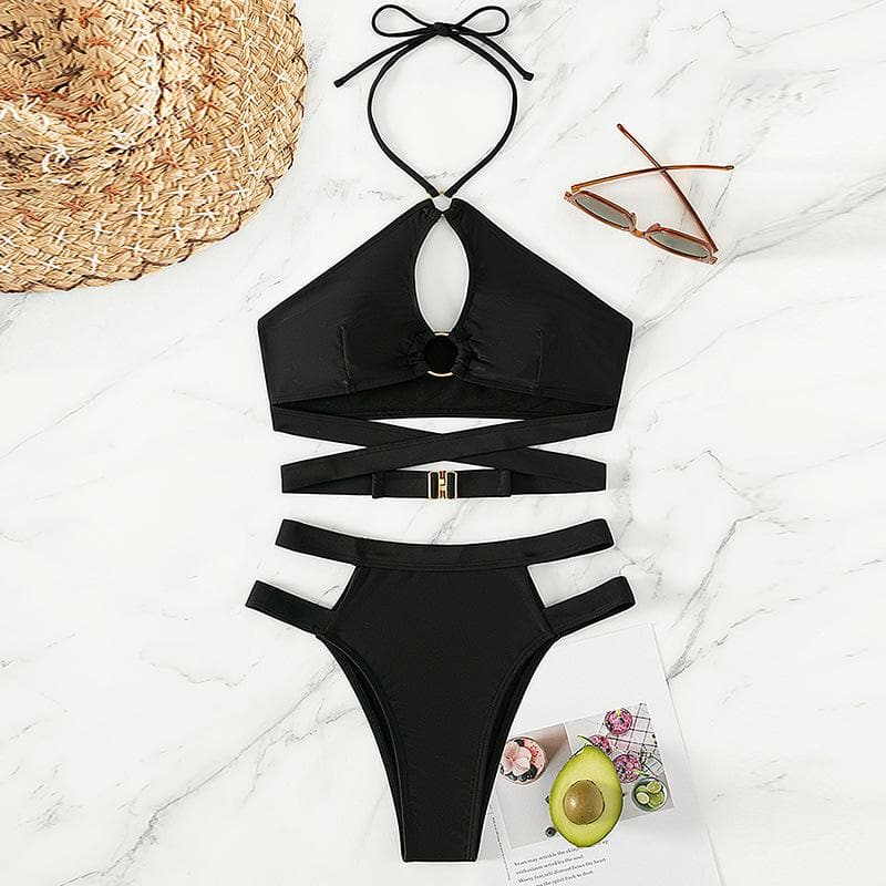 Traje de baño de bikini estilo halter con aros en forma de O y abertura en la parte delantera cruzada 