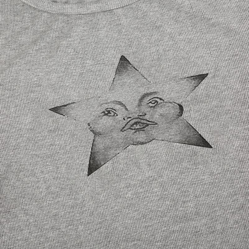 Top de cuello redondo y manga larga con estampado de estrellas en contraste 