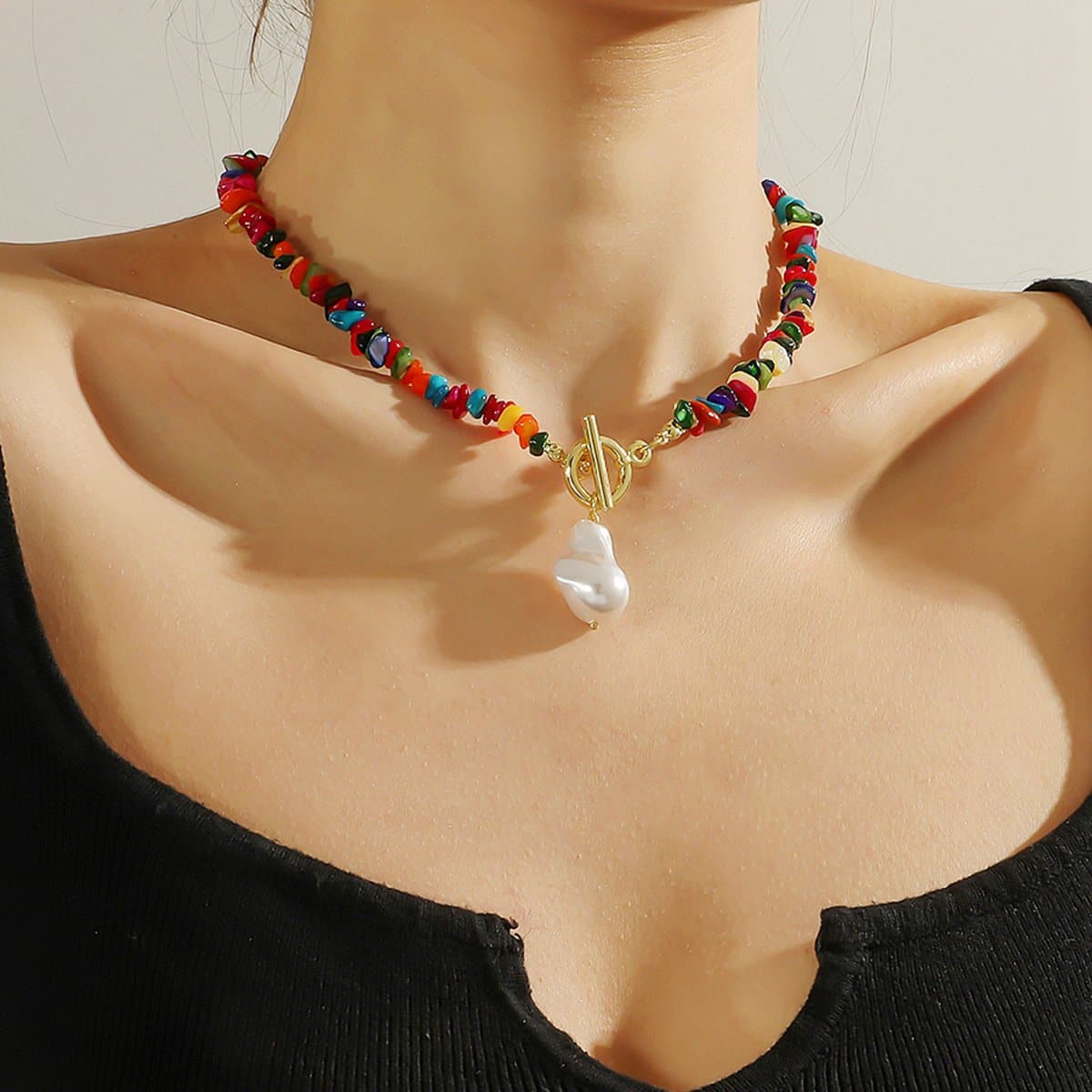 Collar colgante multicolor con cuentas de piedra 