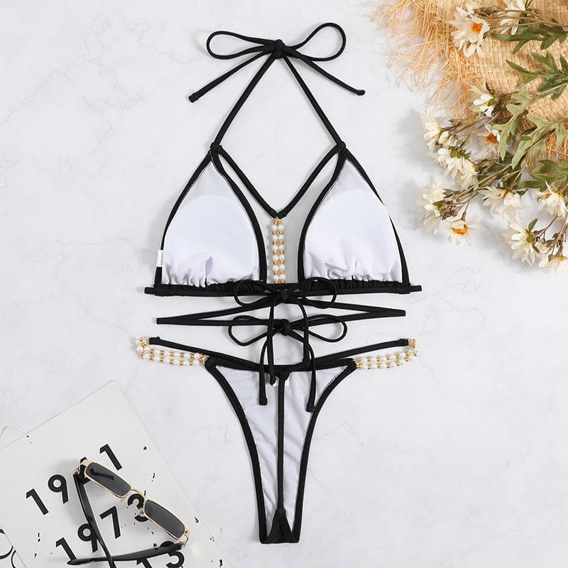 Traje de baño bikini liso sin espalda con cuello halter y cadena de metal con perlas