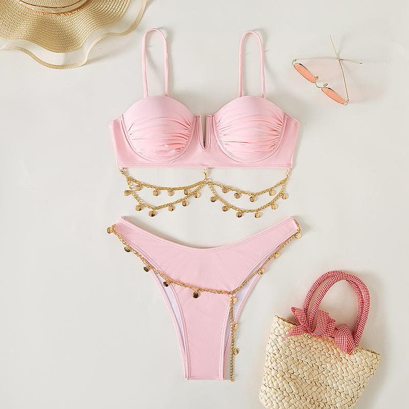 Traje de baño bikini con relleno fruncido y cadena de metal