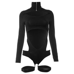 Ausgehöhlter Bodysuit mit langen Ärmeln und Reißverschluss sowie Knopf- und Schnallenverschluss 