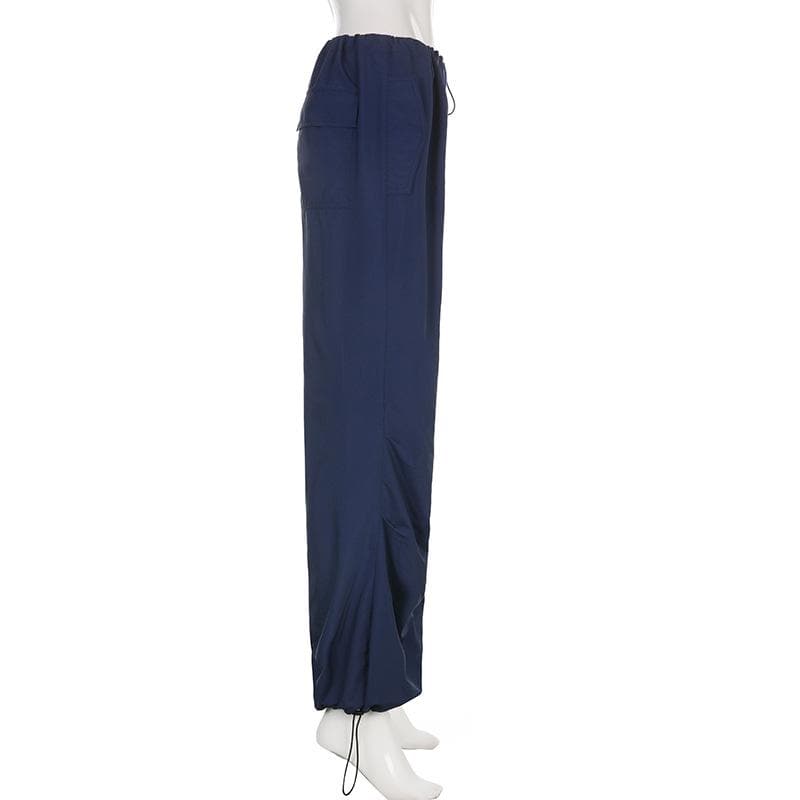 Pantalón holgado de pierna ancha con bolsillo y talle bajo de color liso con cordón ajustable 