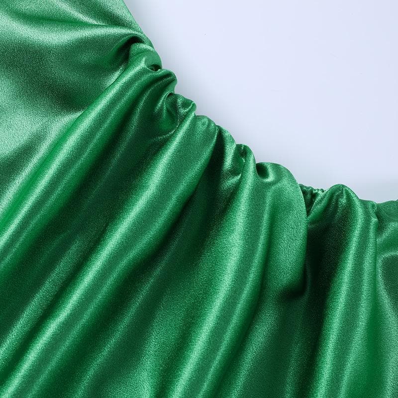 Gerafftes Midikleid aus Satin mit Wasserfallausschnitt, Schlitz