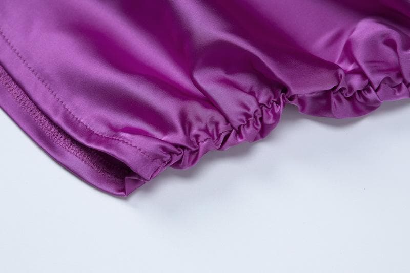 Durchsichtiges Minikleid aus Spitze und Satin mit Rüschen und Aussparungen 