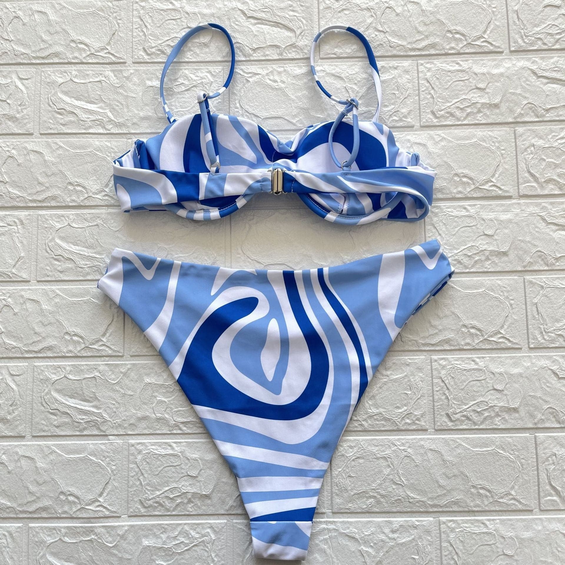 Bikini-Bademode mit eckigem Ausschnitt und Knopfleiste im Camisole-Stil mit Kontrastdruck