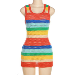 Vestido mini de crochet con rayas en contraste y cuello en U sin mangas 