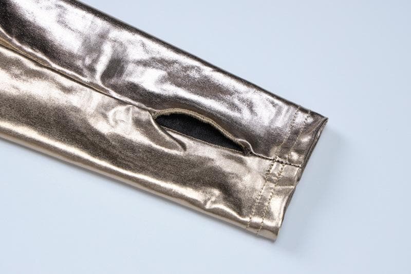 Metallic-Maxikleid mit langen Ärmeln, hohem Kragen und Handschuhen, rückenfrei und gerüscht