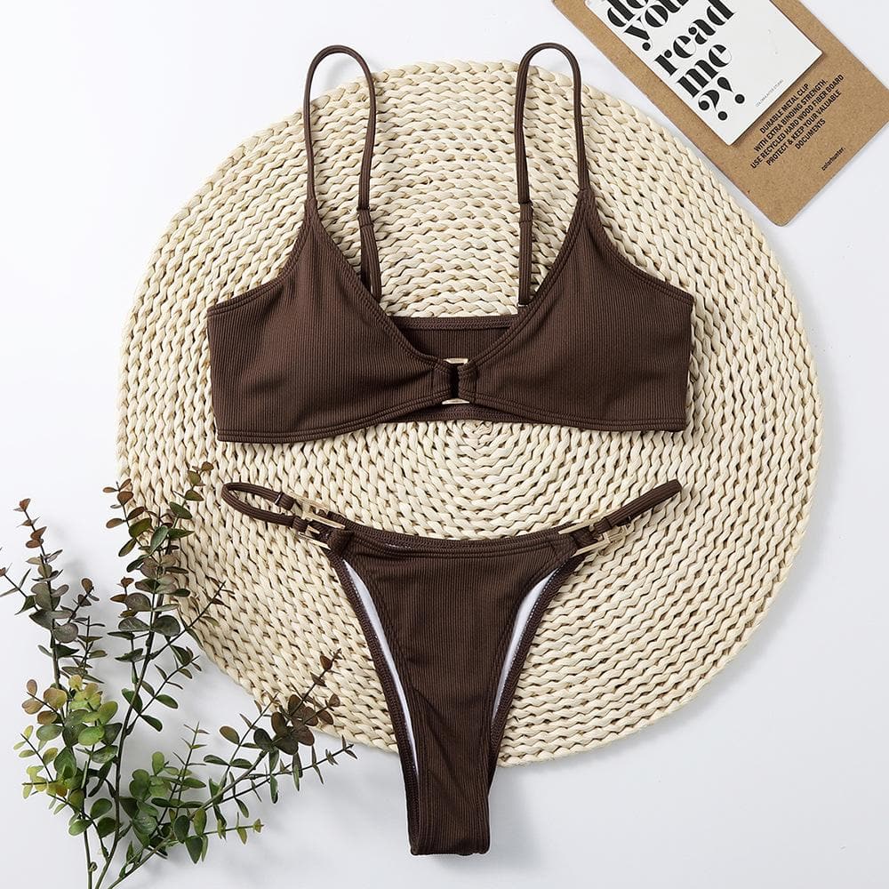 Tief ausgeschnittener, rückenfreier Camisole-Bikini mit Knöpfen