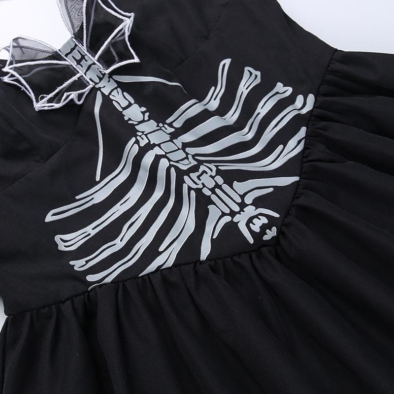 Vestido mini fruncido con cuello en V, espalda descubierta y estampado de calaveras