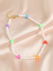 Collar de arcilla multicolor con cuentas de corazón de perlas de imitación 