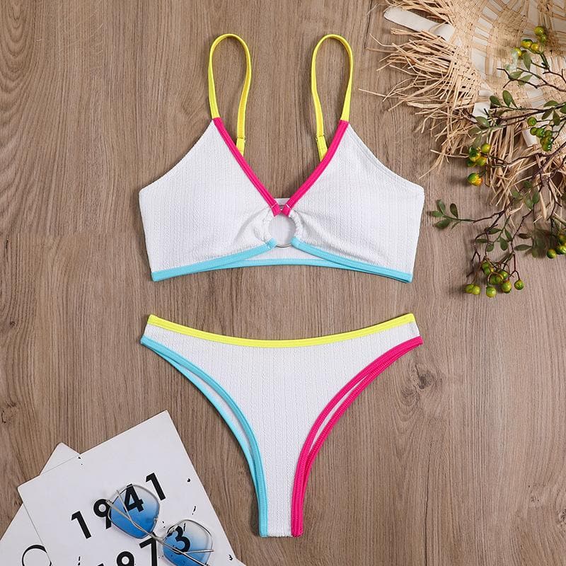 Kontrastierender, gepolsterter, rückenfreier O-Ring-Camisole-Bikini mit V-Ausschnitt 