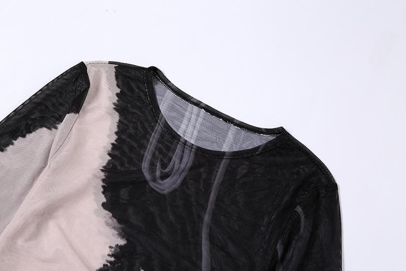 Top de malla transparente con efecto tie dye y manga larga con cuello redondo