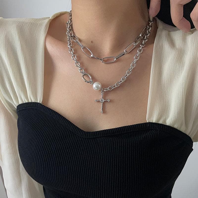 Mehrreihige Choker-Halskette mit Kreuz und Kunstperlen 