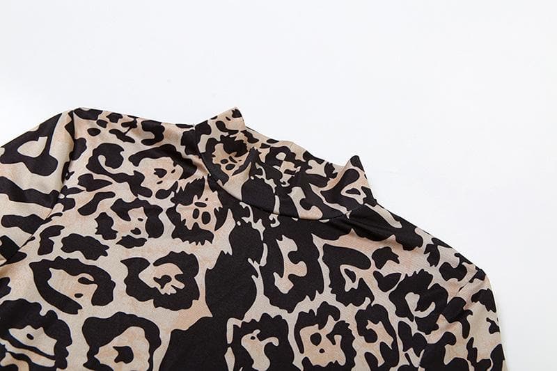 Vestido largo de manga larga con cuello alto y contraste con estampado de leopardo 