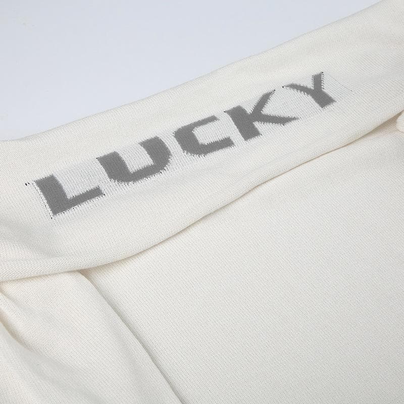 Top de manga larga con estampado "LUCKY" y hombros descubiertos 