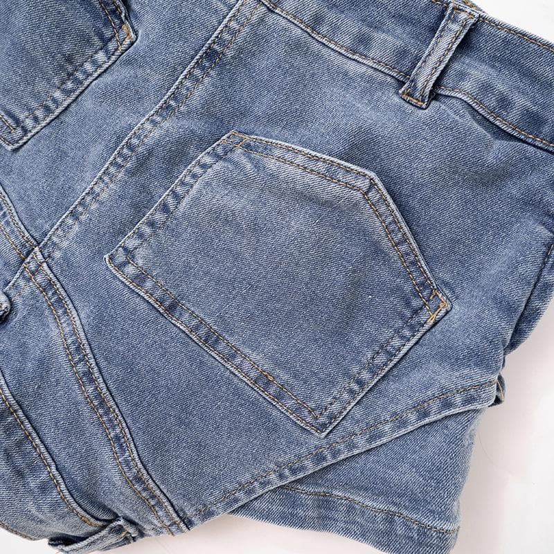 Jeansshorts mit Patchwork und unregelmäßigen Nähten und 2-Wege-Reißverschluss 