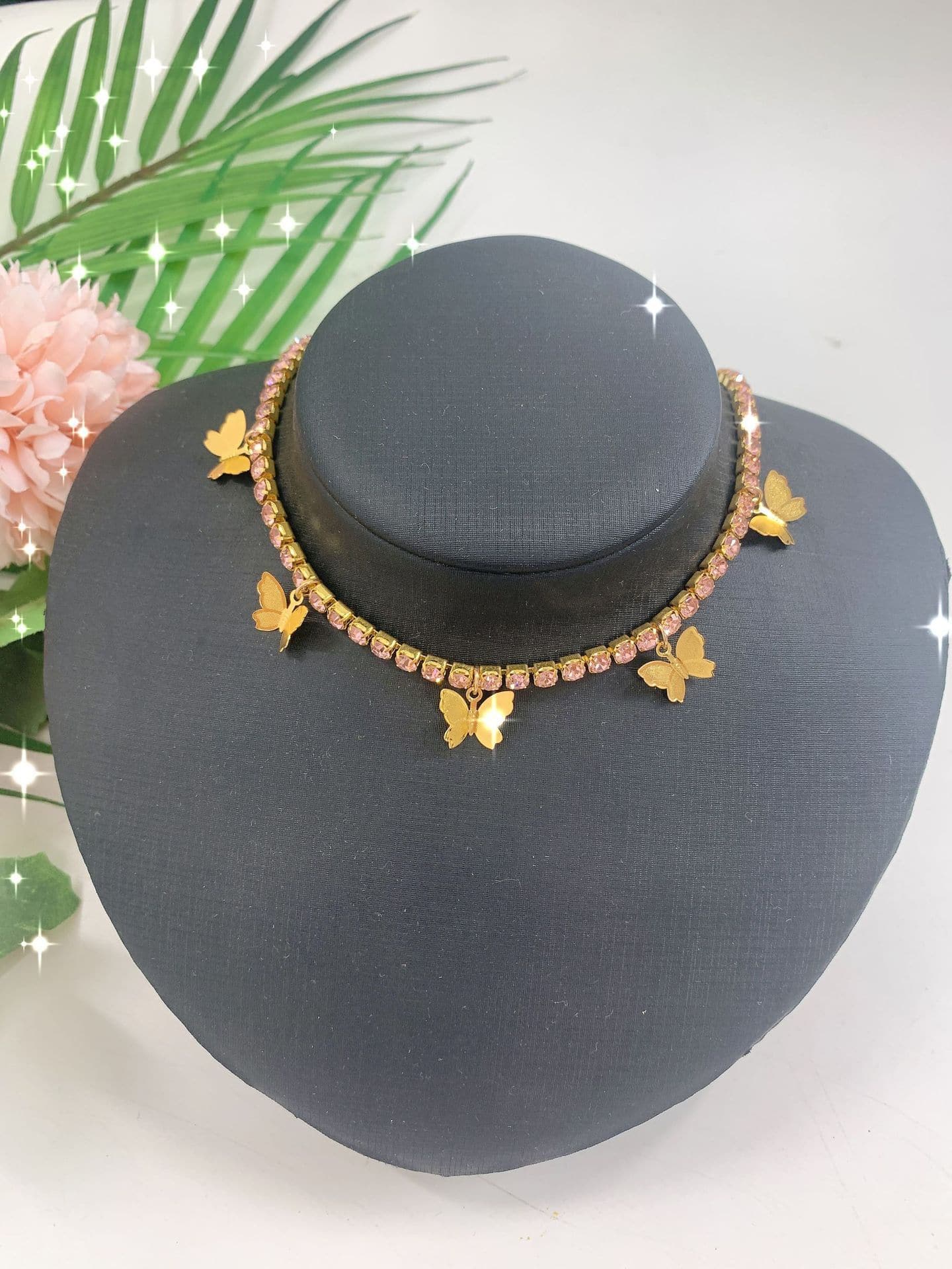 Collar con colgante de mariposa con diamantes de imitación 