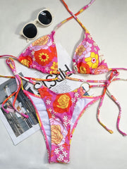 Gepolsterter Bikini mit Blumenmuster und kontrastierendem O-Ring zum Selbstbinden