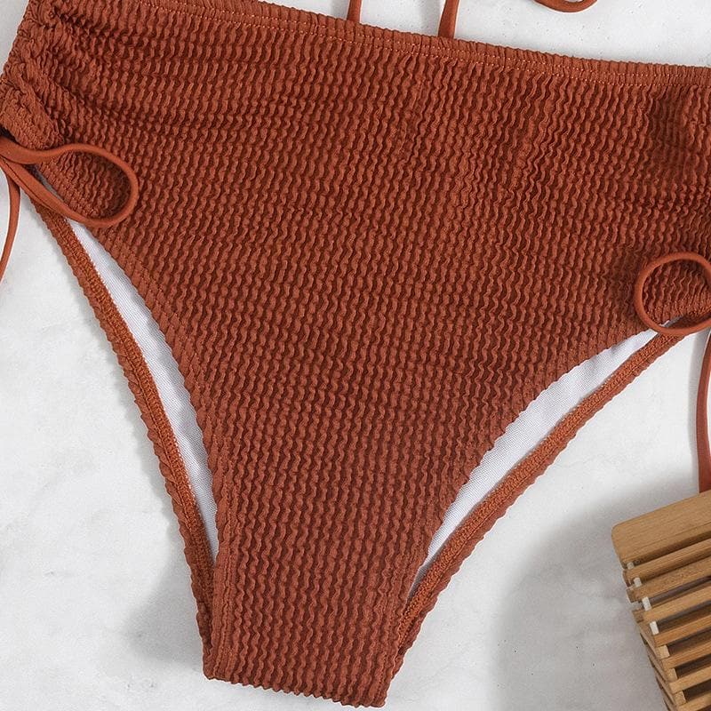 Traje de baño tipo bikini con cordón ajustable, sin espalda y con textura sólida