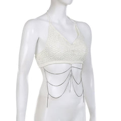 Rückenfreies Häkel-Crop-Top zum Selbstbinden mit gerüschtem V-Ausschnitt und Neckholder mit Metallkette 