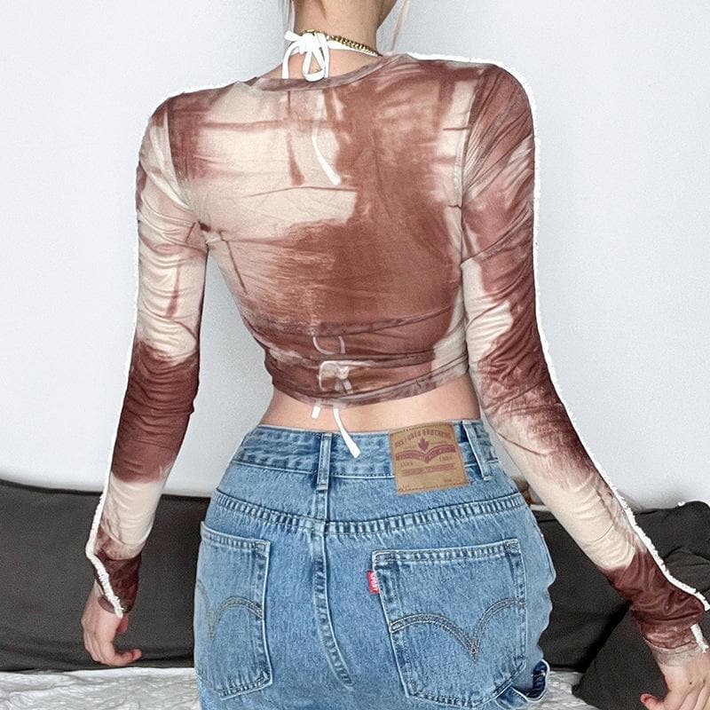 Top corto de manga larga con efecto tie-dye, de malla transparente y peludo 