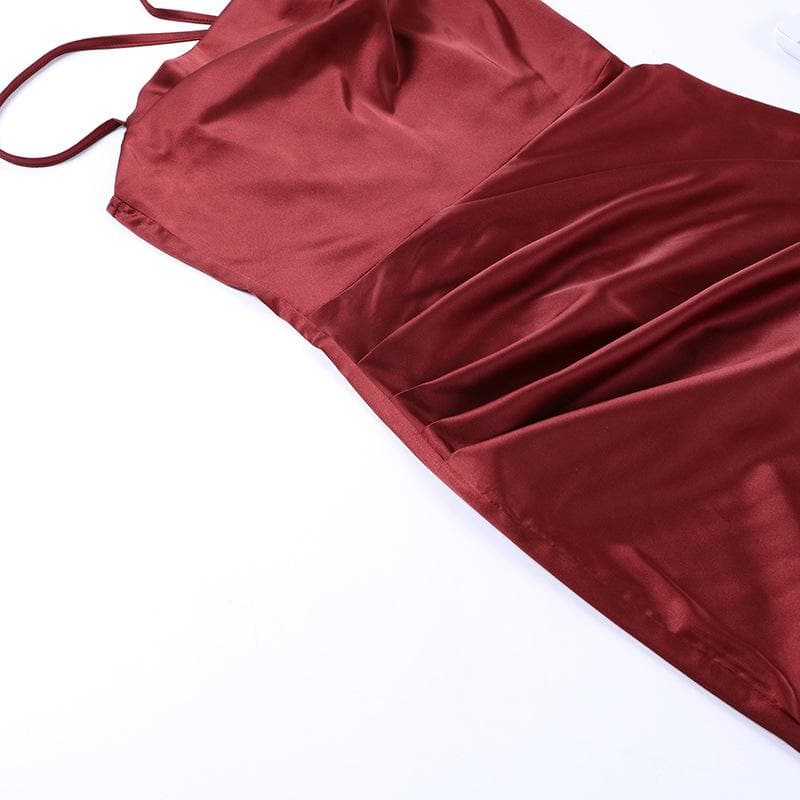 Einfarbiges, gerüschtes Midikleid aus Satin mit One-Shoulder-Schlitz