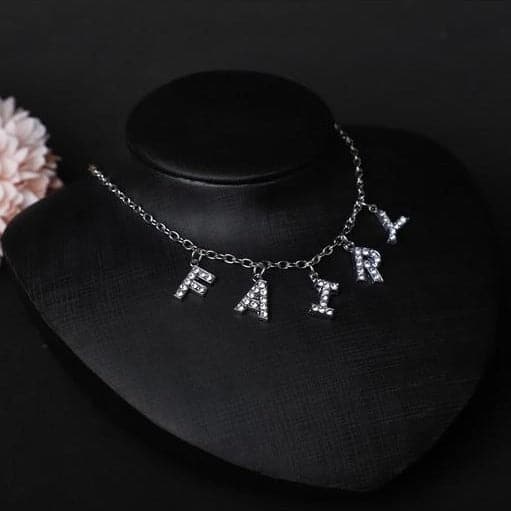 Collar de diamantes de imitación con colgante de personajes 