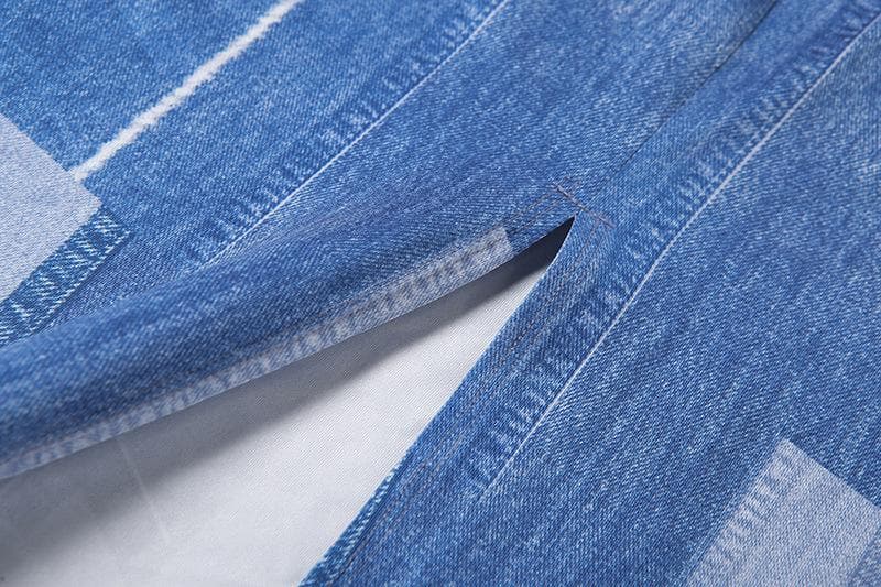 Maxikleid mit langen Ärmeln, hohem Halsausschnitt, kontrastierenden Nähten und Schlitzen in Denim-Optik