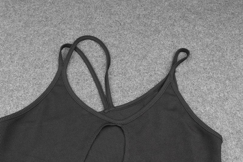 Ausgehöhlter, einfarbiger, unregelmäßig gerippter, rückenfreier Bodysuit mit V-Ausschnitt 