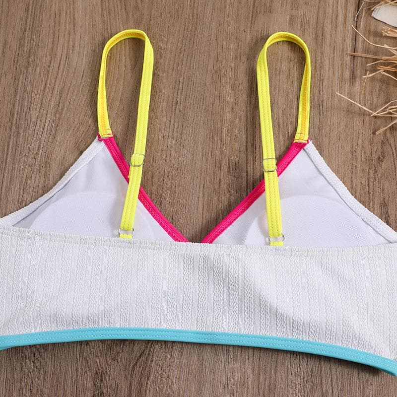 Traje de baño de bikini de tirantes finos con escote en V, espalda descubierta y aro en O, acolchado en contraste 