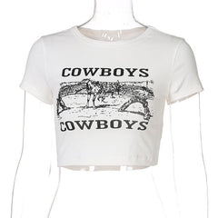 Kurzärmliges Crop-Top mit Rundhalsausschnitt und „COWBOYS“-Print