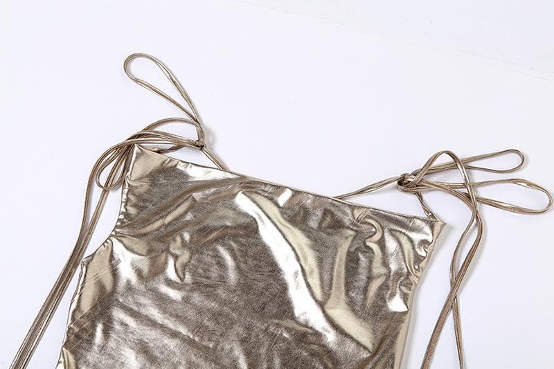 Metallic-Maxikleid mit Wasserfallausschnitt, überkreuztem Rücken und selbst zu bindender Raffung