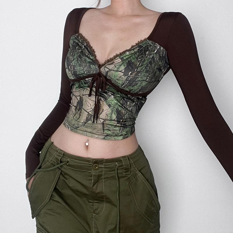 Crop-Top mit V-Ausschnitt und kontrastierendem Spitzensaum im Patchwork-Stil 