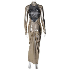 Metallic-Maxikleid mit langen Ärmeln, hohem Kragen und Handschuhen, rückenfrei und gerüscht