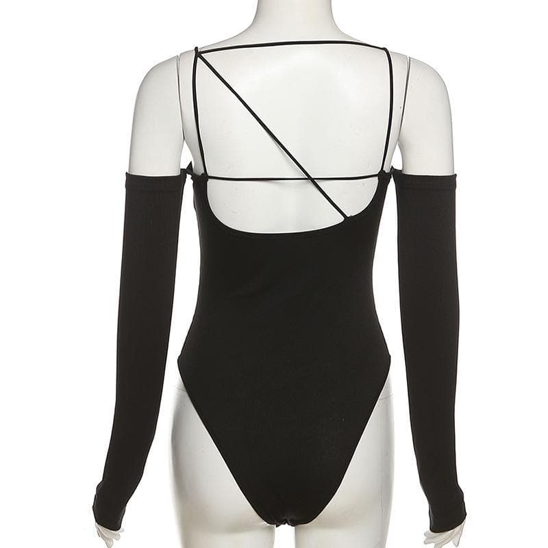 Schulterfreier, unregelmäßiger, rückenfreier Bodysuit