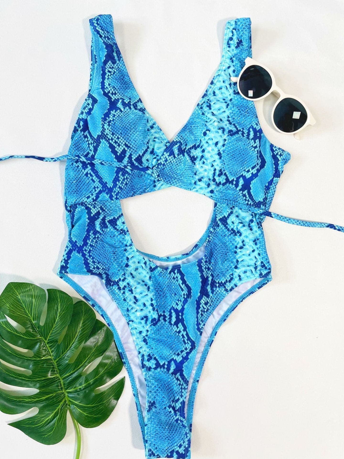 Contrast hollow out padded one piece swimwear