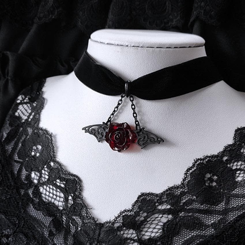 Rose pendant velvet choker necklace