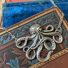 Collar de cadena con colgante de pulpo 