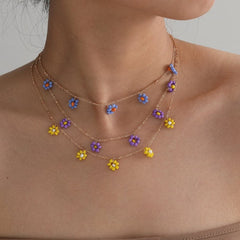 Collar multicolor con colgante de flores 