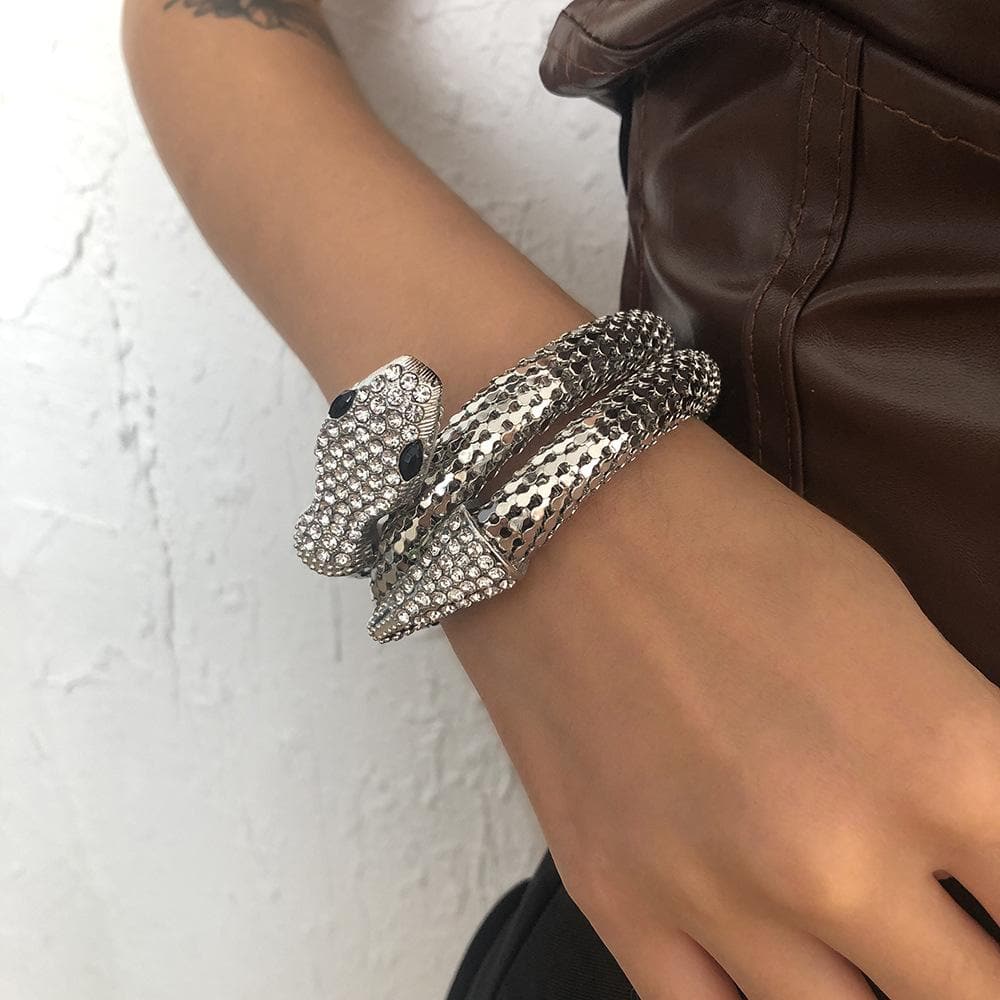 Snake pendant bracelet